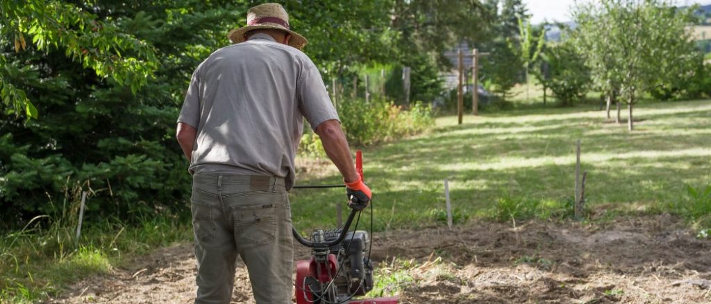 Körperliche Arbeit als Gärtner